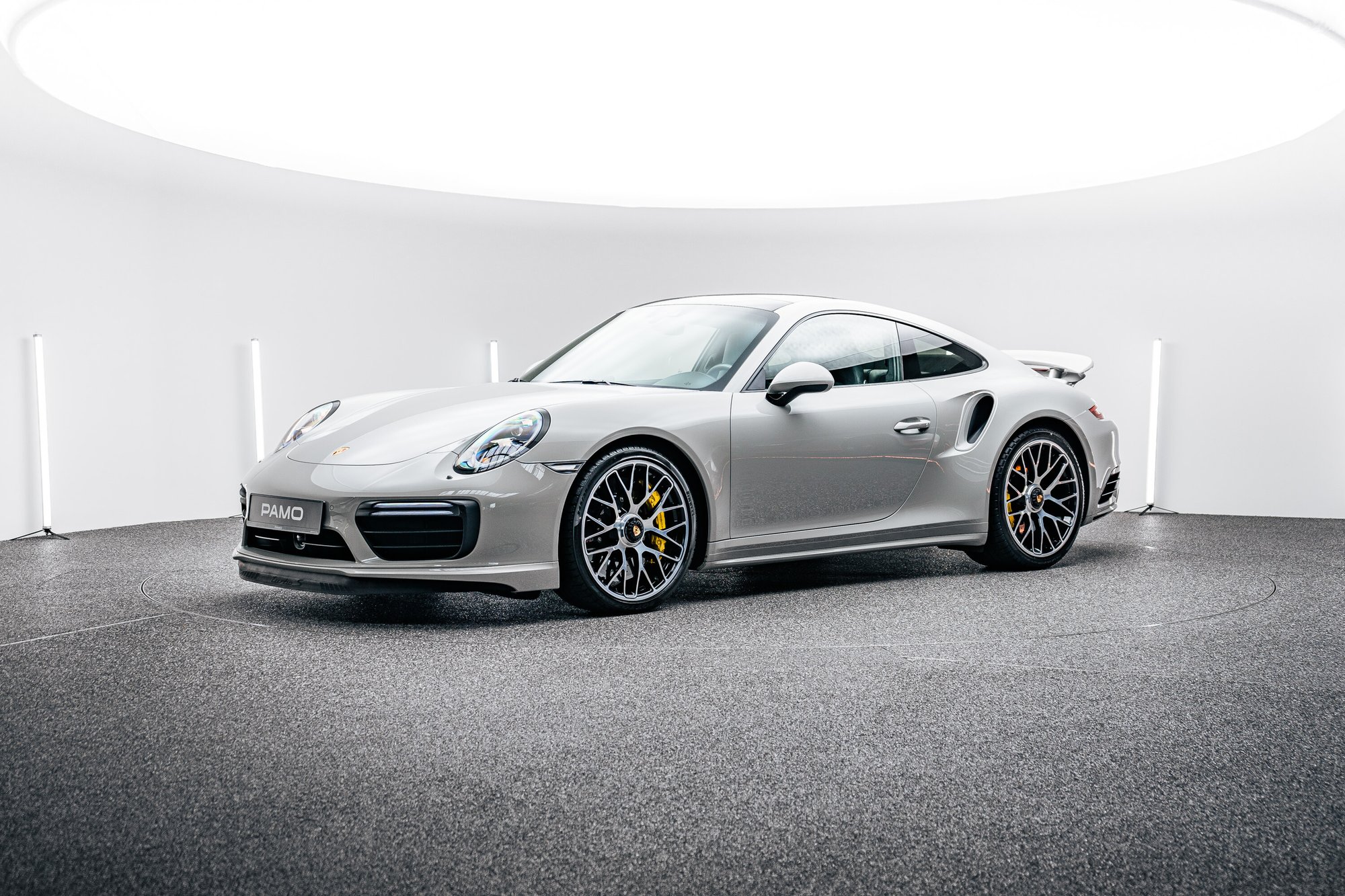 000_Porsche_991_Turbo_S_grey-2